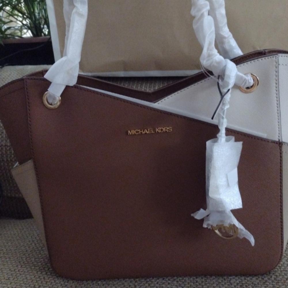 Michael Kors Jet Set Travel 2 way bag - Picture 2 of 6